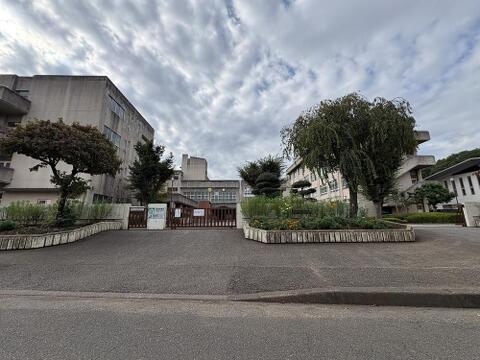 相模原市立内出中学校まで約1000m