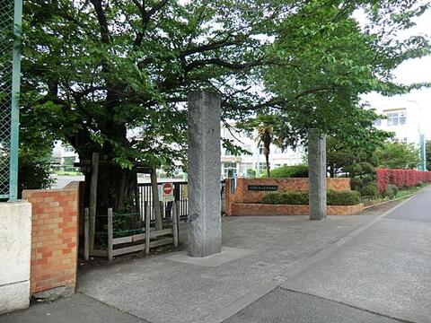 八王子市立元八王子小学校まで約400m
