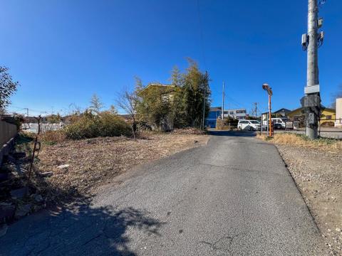 周囲に高い建物がなく、1階からでも陽当りを確保しやすい住環境 。吹き抜けのあるリビングはいかがでしょうか。