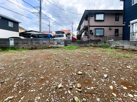 解体費用の負担がなく、予算計画も立てやすい綺麗な更地引き渡し。敷地境界やブロック塀などの土台もしっかりと整えられています。