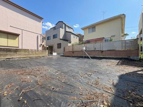 見上げれば広い空。隣接する建物との距離感があり圧迫感が少ないため、開放的なマイホームが実現できます。