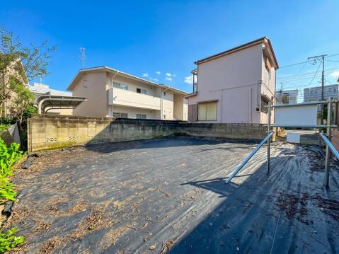 境界線となるブロック塀がわかりやすく、建物のイメージが湧きやすい土地形状。日々の暮らしやすさを実感できます。