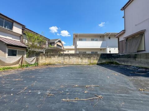 陽当り良好な更地で始める家づくり。周辺環境とのバランスが良いこの場所で、こだわりの自由設計を叶えませんか。