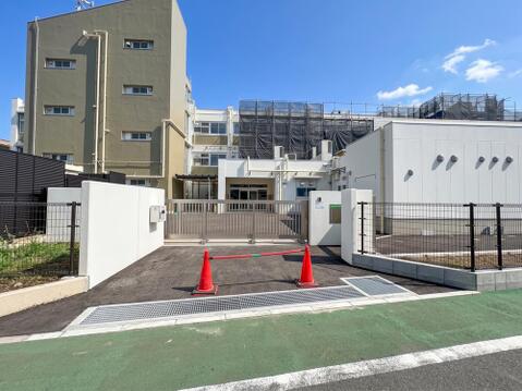 板橋区立赤塚小学校まで約484m