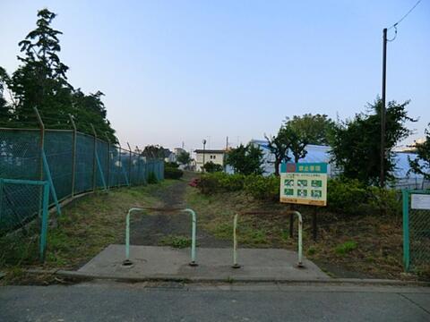 凸凹山児童公園まで約702m