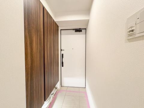 明るく収納の多い玄関