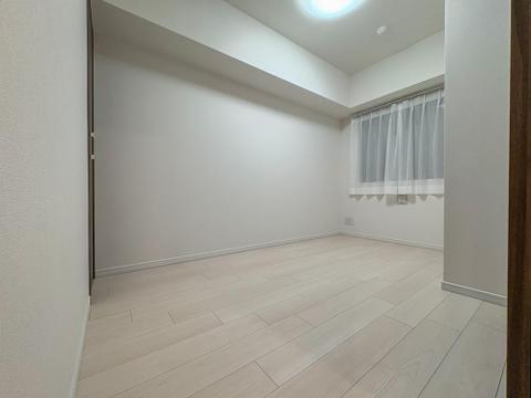 子供部屋や書斎など様々な使い方が可能です。木のぬくもりを感じるフローリングが心地よい空間を演出します。