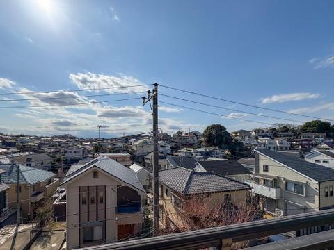 暖かな日差しと心地よい風が、洗いたての洗濯物に爽やかな香りをまとわせ、パリッと気持ちよく乾かしてくれます。