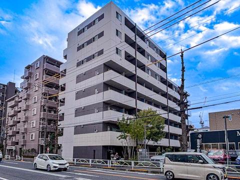 ワンフロアのフラットな生活が実現するマンション。家事動線がコンパクトで、暮らしやすさが魅力です。管理体制が行き届いているため、共用部分の清掃がしっかりと行われており、快適に過ごせる住まいです。