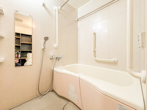 現在リフォーム工事が着々と進行中。職人の手で生まれ変わる空間、完成後の新しい暮らしが楽しみになる一枚です。