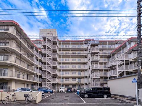 これからリフォームが施されて新しい魅力が引き出される予定です。住まいがどのように生まれ変わるか、理想の住環境が実現する過程をぜひご期待ください。