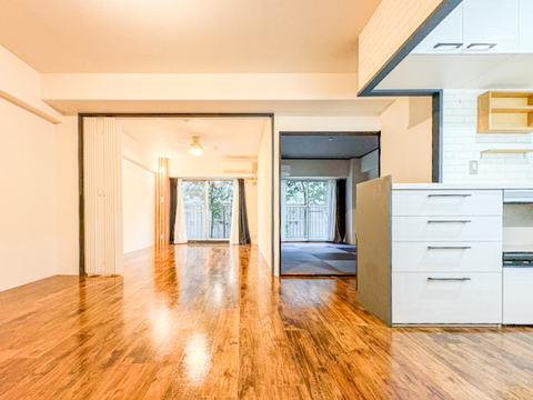 職人の手仕事が光るリフォーム工事中の最中です。これからどんな空間に仕上がるのか、完成が楽しみです。