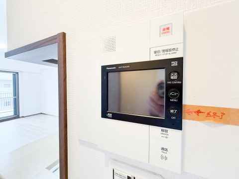 TVモニター付きインターホン完備で、急な来客でも室内からしっかり顔を確認できて安心です。