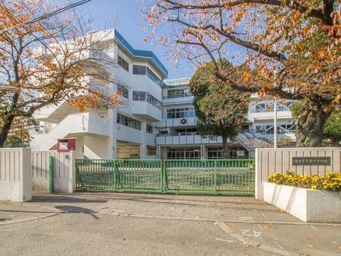 調布市立第六中学校まで約658m