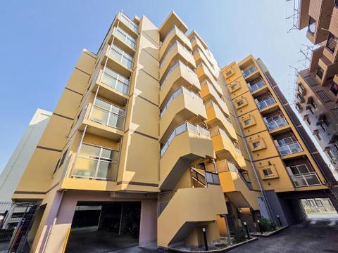 ワンフロアのフラットな生活が実現するマンション。家事動線がコンパクトで、暮らしやすさが魅力です。管理体制が行き届いているため、共用部分の清掃がしっかりと行われており、快適に過ごせる住まいです。