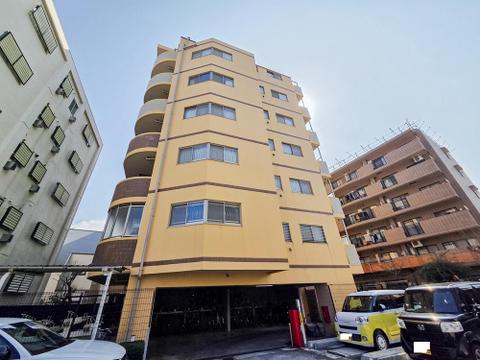 フラットな動線が魅力のワンフロアマンションは、階段移動の負担がなく、家事や日々の移動がスムーズ。管理体制が整っているため共用部分も清潔に保たれており、安心して暮らせる環境です。