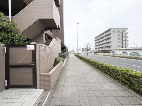 共用部分が清潔に保たれており、管理が行き届いているマンションです。住む人が気持ちよく利用できる空間が広がり、安心して快適に過ごせる住環境が整っています。
