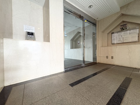 マンションの共用部分が丁寧に整備され、清潔感あふれる住環境が広がっています。住民一人ひとりが快適に過ごせるよう配慮された空間で、住まい全体の管理体制の良さが実感できます。