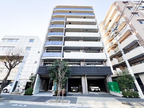 配色が印象深い外観部分。奇抜になり過ぎない中にもオリジナリティを感じさせるデザインです。