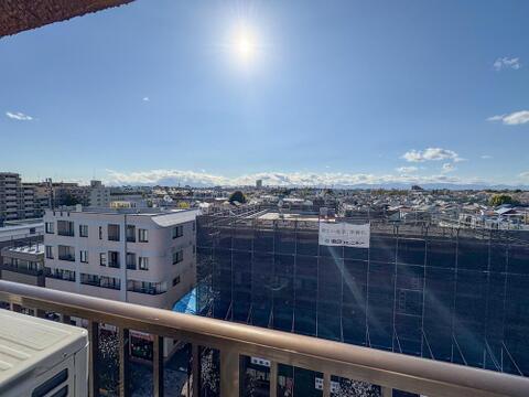 ここから見渡すと澄み渡る青い空に、心地よい風と暖かい日差しが駆け巡ります。