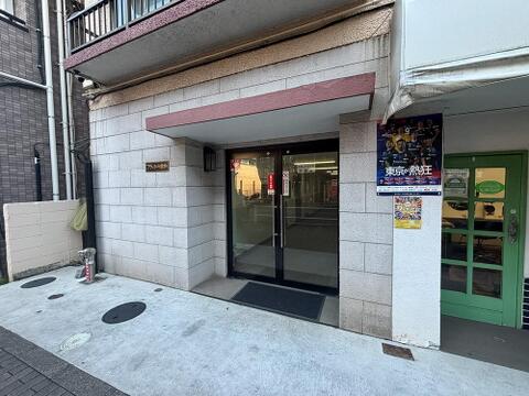 マンションに住まう人をいつも暖かく迎えてくれるような、優しい温もりが漂っています。