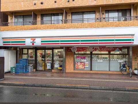 セブンイレブン三鷹駅南通り店まで約274m