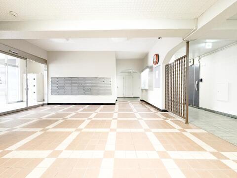 エントランスに続くアプローチ部分も管理されているため、常に綺麗に保たれております