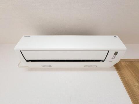 エアコンが設置済みのため、入居後すぐに快適な環境で過ごせる住まいです。季節を問わず心地よい温度を保て、家族みんながリラックスできる空間が整っています。