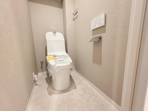 ウォシュレット機能付きトイレで、毎日の使い心地が大変快適です。清潔感がしっかりと保たれた空間で、マンション生活をいつでもより一層快適にサポートしてくれます。