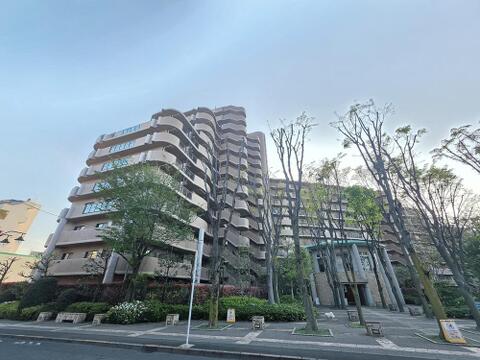 管理の行き届いたマンションは、共用部の清潔感と建物のコンディションが良好に保たれています。長く快適に暮らせる安心感のある住環境がしっかりと整っています。