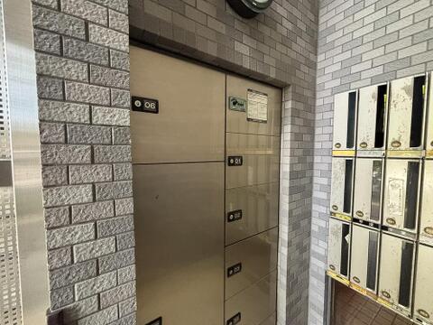 宅配ボックスが完備されております。