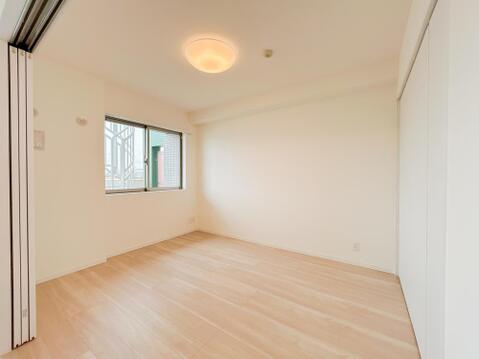 シンプルな内装はどんな家具ともぴったり。お好みのテイストに仕上げていくのも楽しみの一つです。