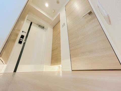 人を迎え入れる最初の場所だからこそ、清潔感があり纏まった空間に