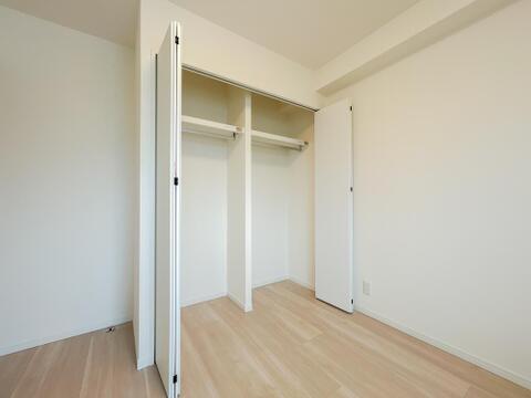 奥行きのある収納は大容量の収納能力がありますね。