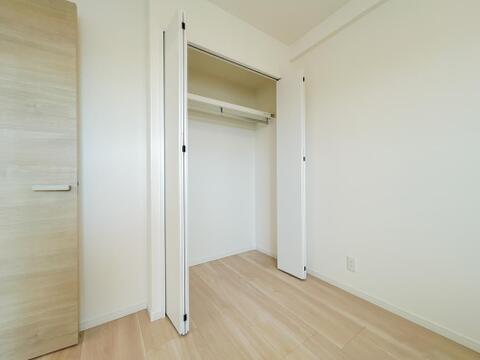 全居室に収納を完備しておりますので、いつでもお部屋をすっきりとお使い頂けそうです。