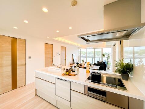 大切なご家族と過ごすからこそこだわりたい場所リビング。居心地のいい空間には自然とみんなが集まります。