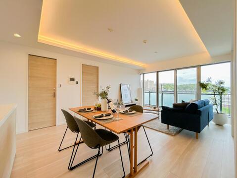 ゆるやかな空間を楽しむ暮らしを実現。広いリビングで思い思いの時間を過ごせます。