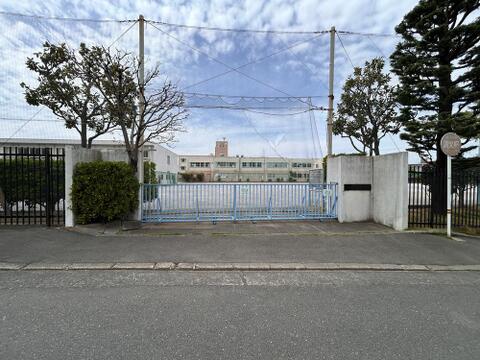 川崎市立片平小学校まで約800m