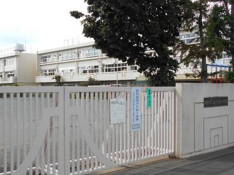 調布市立富士見台小学校まで約651m