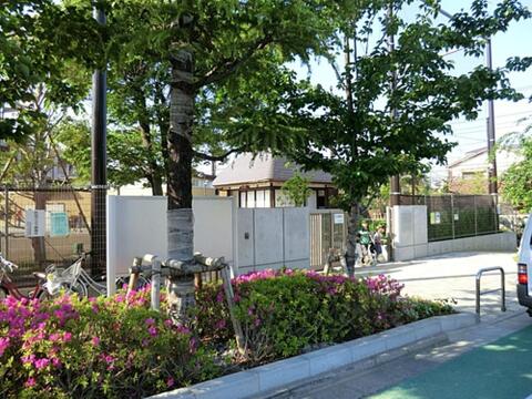 世田谷区立給田小学校まで約744m