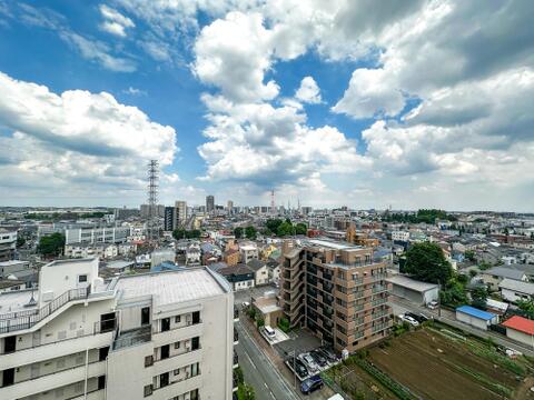 四季折々を感じる事が出来る眺望。景色の移ろいを感じながらの生活はとても素敵だと思います。