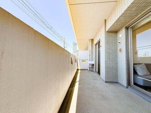 リビングと繋がる11平米超の開放空間。資産価値ある第二のリビングが、家族の日常に極上のゆとりを。