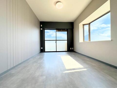 各居室も窓付きで明るい住空間を確保、収納も完備しております。