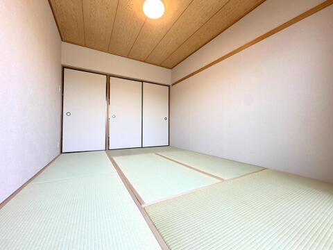 和室はもうひとつのリビングとして、家族みんなが自由なスタイルで楽しめるスペースにもなります。
