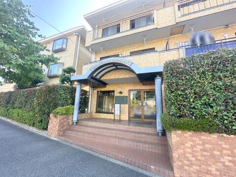 趣のあるたたずまい。重ねた月日が、味わい深い歴史を感じさせる外観。外観部分も奇麗に保たれています。