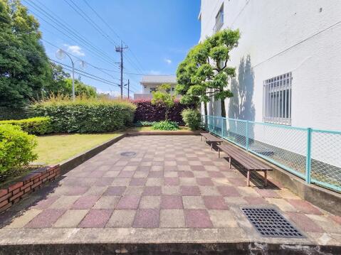 共用部分が清潔に保たれており、管理が行き届いているマンションです。住む人が気持ちよく利用できる空間が広がり、安心して快適に過ごせる住環境が整っています。