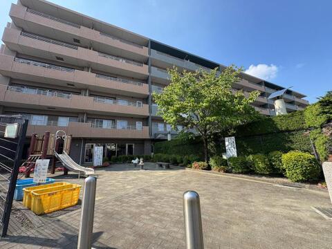 お子様が笑顔で駆け回る姿を見守れる、ファミリーに嬉しいマンションです。