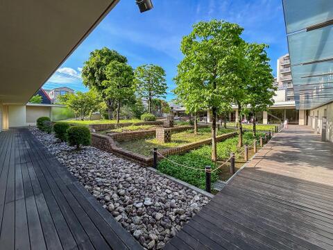 共用部分が清潔に保たれており、管理が行き届いているマンションです。住む人が気持ちよく利用できる空間が広がり、安心して快適に過ごせる住環境が整っています。