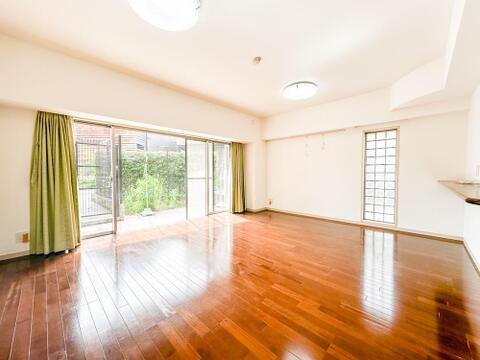家具が設置しやすいお部屋にお気に入りの家具を置いてあなただけのの空間に。