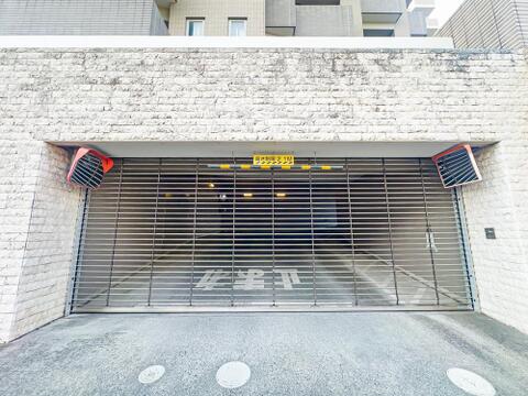 駐車場スペース。月額7000円~13000円でご利用いただけます。ご利用の際は空き状況を確認いたします。